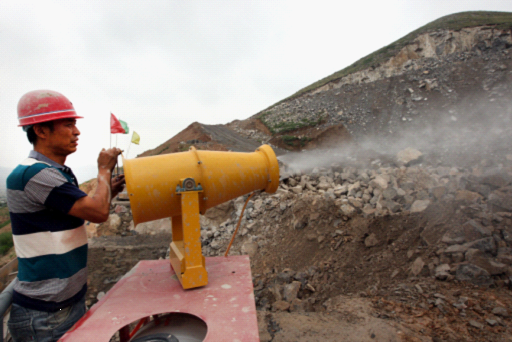 “水炮”降塵“布袋”除塵大西采石場(chǎng)投資千萬(wàn)做環(huán)保